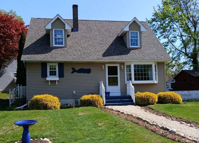 Property at 3 McElaney Dr, East Lyme, CT 06357, 3 beds, 2 baths