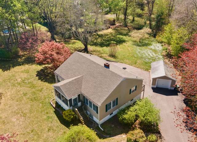 Property at 444 Mohegan Avenue Pkwy, Waterford, CT 06375, 2 beds, 2 baths
