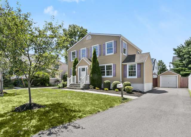 Property at 204 Eastlawn St, Fairfield, CT 06824, 4 beds, 3 baths
