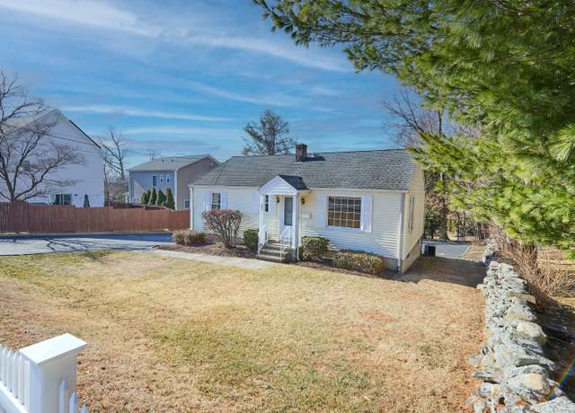 Property at 1411 Black Rock Tpke, Fairfield, CT 06825, 3 beds, 0.5 baths