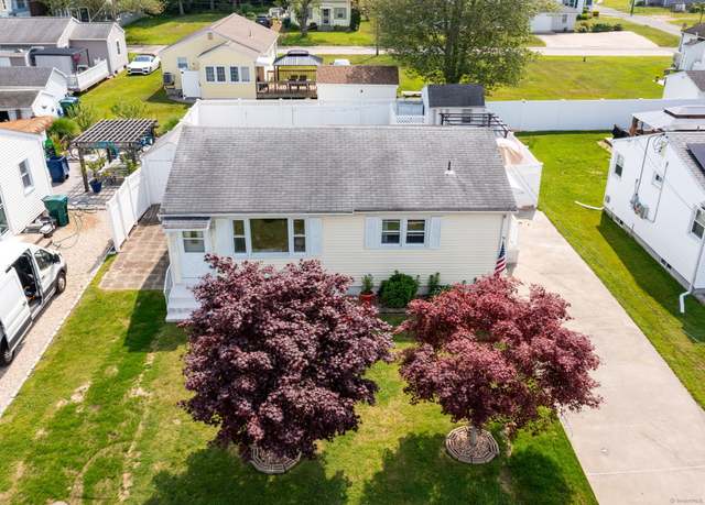 Property at 50 Biscayne Blvd, Old Lyme, CT 06371, 3 beds, 1 bath