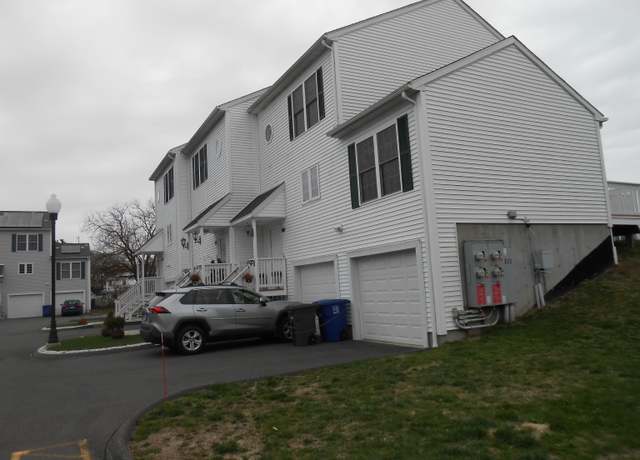 Property at 800 Seaview Ave Unit 800-4, Bridgeport, CT 06607, 3 beds, 3.5 baths