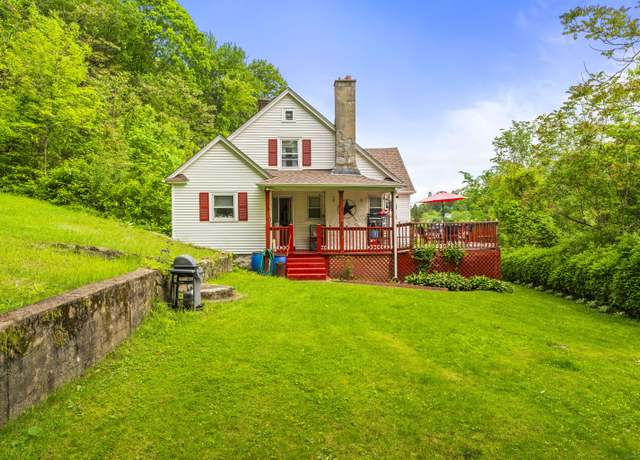 Property at 1439 N Main St, Waterbury, CT 06704, 4 beds, 1.5 baths