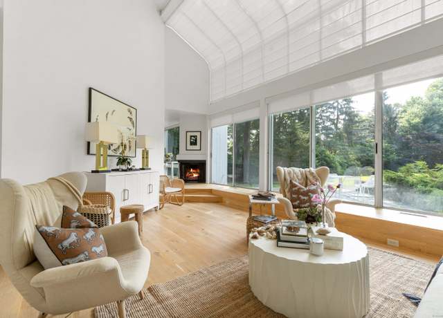 Property at 274 Nod Rd, Ridgefield, CT 06877, 3 beds, 3 baths
