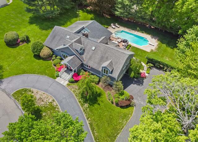 Property at 1 Braybourne Dr, Norwalk, CT 06855, 5 beds, 4.5 baths