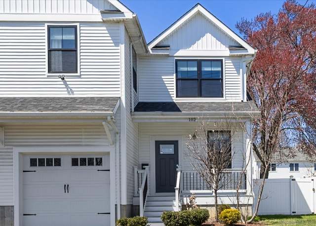 Property at 102 Old Stratfield Rd, Fairfield, CT 06825, 4 beds, 3.5 baths