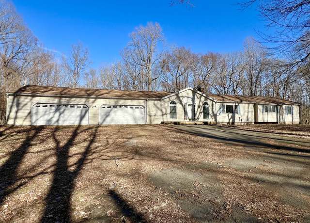 Property at 290 Isinglass Rd, Shelton, CT 06484, 5 beds, 3.5 baths