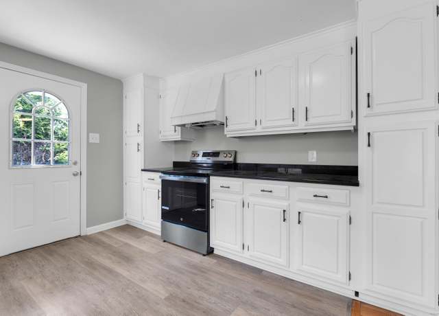 Property at 30 Dowd Ave, Canton, CT 06019, 3 beds, 2 baths