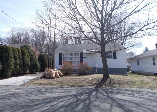 Property at 72 Welland Ave, Waterbury, CT 06708, 3 beds, 1 bath