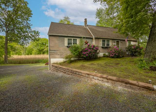 Property at 76 River St W, Old Saybrook, CT 06475, 3 beds, 2 baths