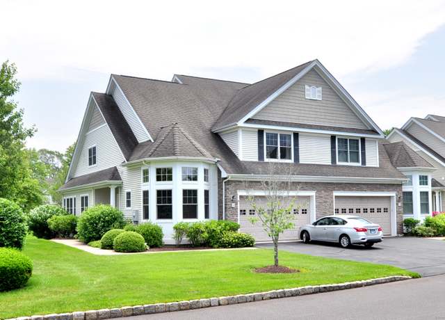 Property at 20 Carnoustie Cir, Bloomfield, CT 06002, 4 beds, 3.5 baths