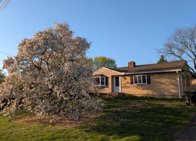 Property at 27 Payne Pl, Meriden, CT 06450, 3 beds, 2 baths