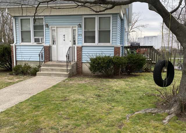 Property at 672 Woodward Ave #672, New Haven, CT 06512, 3 beds, 2 baths
