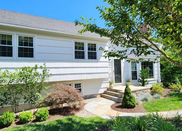Property at 195 Hepburn Rd, Hamden, CT 06517, 4 beds, 2.5 baths