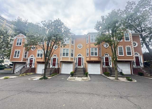 Property at 2675 Park Ave #3, Bridgeport, CT 06604, 2 beds, 2.5 baths