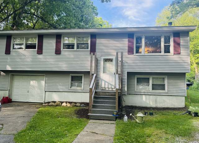 Property at 79 Black Hill Rd, Plainfield, CT 06374, 3 beds, 1 bath