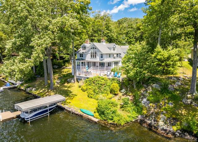 Property at 424 E Wakefield Blvd, Winchester, CT 06098, 5 beds, 2 baths