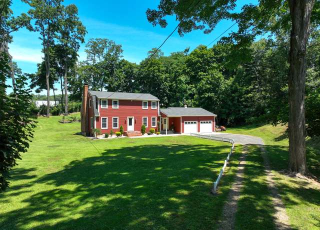 Property at 590B Main St, Cromwell, CT 06416, 3 beds, 1.5 baths