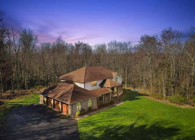 Property at 593 Park Road Ext, Middlebury, CT 06762, 4 beds, 3.5 baths