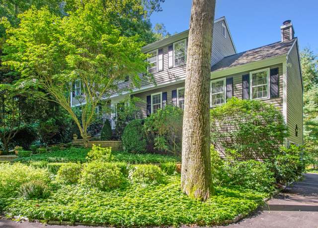 Property at 3 Great Pond Ln, Redding, CT 06896, 4 beds, 2.5 baths