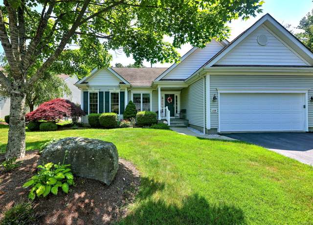 Property at 220 Chip Shot Ln #220, Oxford, CT 06478, 3 beds, 2 baths