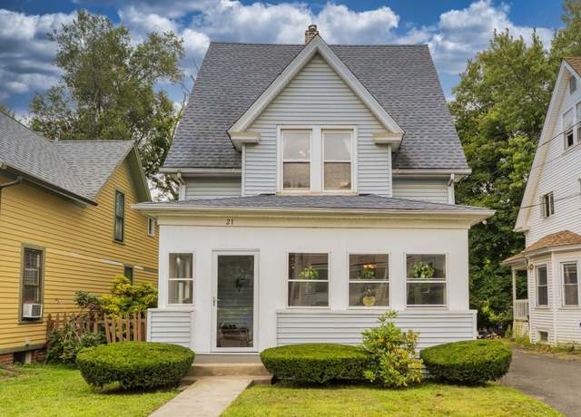 Property at 21 Warren Ter, West Hartford, CT 06119, 3 beds, 1.5 baths