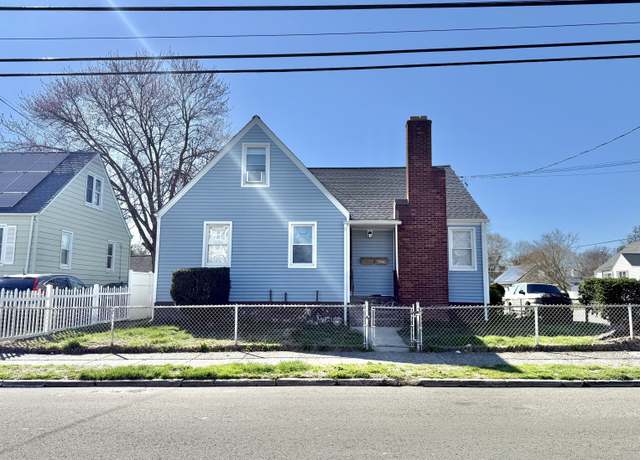Property at 135 N Bishop Ave, Bridgeport, CT 06610, 5 beds, 2 baths
