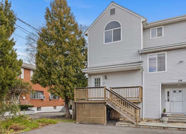 Property at 158 Seaside Ave Apt B, Stamford, CT 06902, 2 beds, 2.5 baths