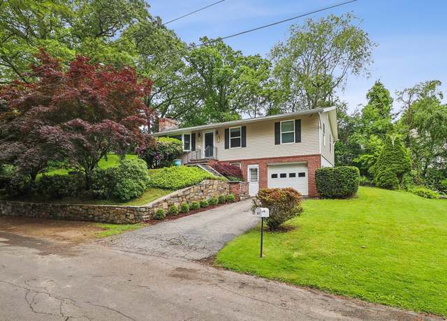 Property at 14 Knollwood Ter E, Shelton, CT 06484, 3 beds, 2 baths