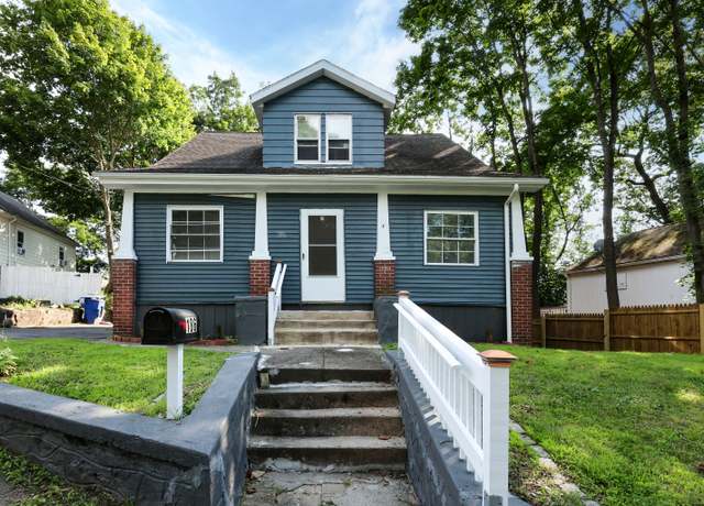 Property at 186 Hope St, Waterbury, CT 06704, 3 beds, 1.5 baths