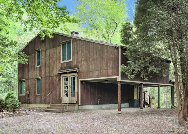 Property at 131 Derry Hill Rd, Montville, CT 06382, 2 beds, 1.5 baths