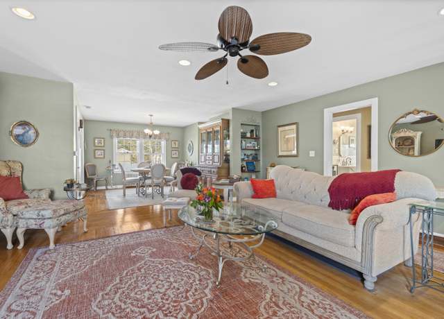 Property at 98 Fenwick St, West Haven, CT 06516, 3 beds, 1 bath