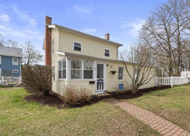 Property at 34 Academy Ln, Southington, CT 06489, 2 beds, 1 bath