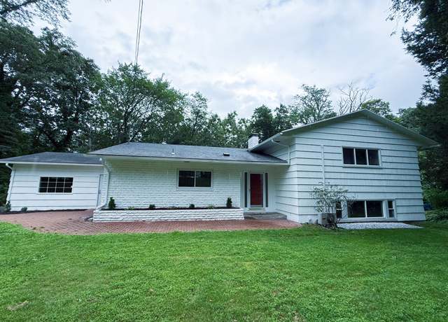 Property at 182 Knoll Dr, Hamden, CT 06518, 3 beds, 2.5 baths