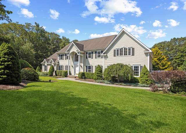 Property at 26 Oak Ridge Dr, Newtown, CT 06470, 4 beds, 4.5 baths