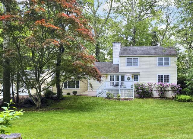 Property at 1 Graystone Ln, Weston, CT 06880, 4 beds, 2.5 baths