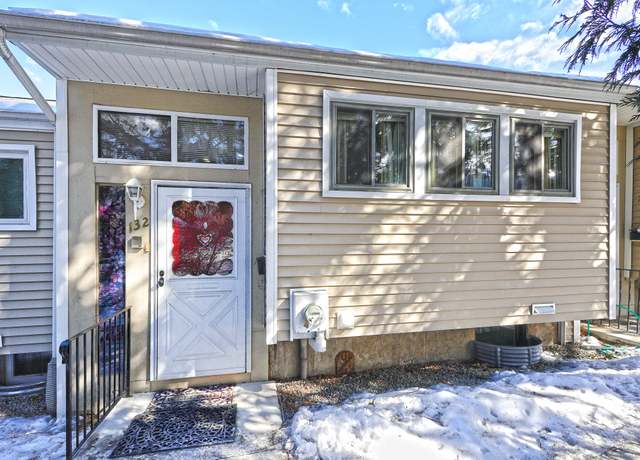 Property at 132 Shepards Knoll Dr, Hamden, CT 06514, 2 beds, 1.5 baths