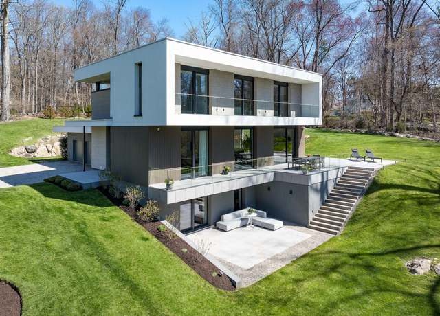 Property at 75 Campbell Dr, Stamford, CT 06903, 3 beds, 3.5 baths