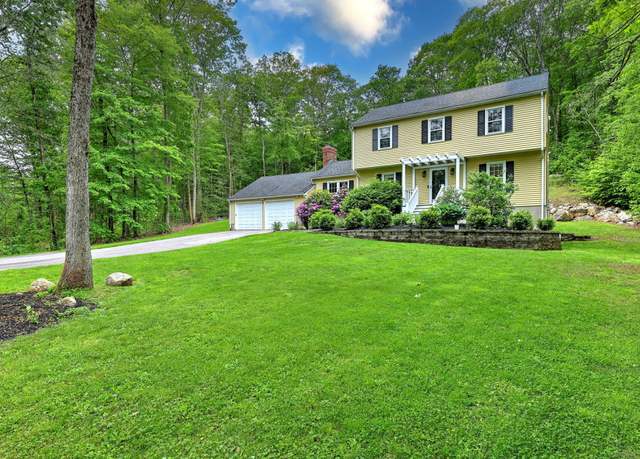 Property at 220 Northwood Dr, Guilford, CT 06437, 3 beds, 2.5 baths