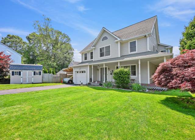 Property at 15 Oakledge Cir, Norwalk, CT 06854, 5 beds, 4.5 baths