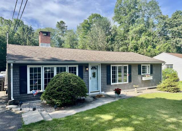 Property at 194 Reynolds Dr, Coventry, CT 06238, 2 beds, 1 bath