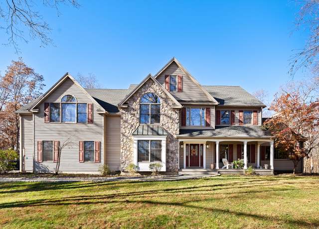 Property at 18 Eastern Ln, New Milford, CT 06776, 5 beds, 3.5 baths