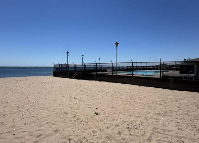 Property at 260 West Walk #260, West Haven, CT 06516, 1 bed, 1 bath