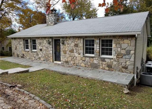 Property at 10 Overlook Dr, Danbury, CT 06811, 3 beds, 1.5 baths