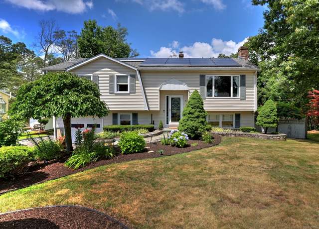 Property at 16 Stratton Ct, Hamden, CT 06514, 3 beds, 2.5 baths