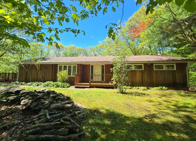 Property at 1037 Bartholomew Rd, Middletown, CT 06457, 4 beds, 2.5 baths