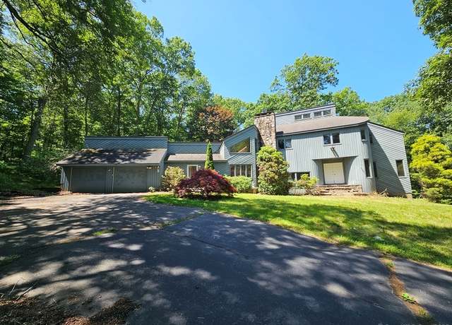 Property at 139 Pinebrook Rd, Colchester, CT 06415, 5 beds, 4 baths