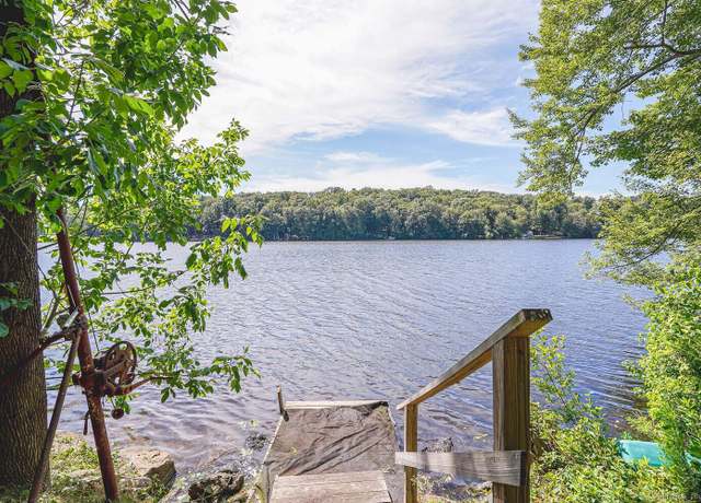 Property at 285 E Quasset Rd, Woodstock, CT 06281, 4 beds, 1 bath