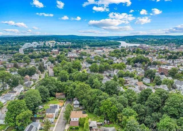 Property at 3 Prospect Pl, Middletown, CT 06457, 2 beds, 2 baths