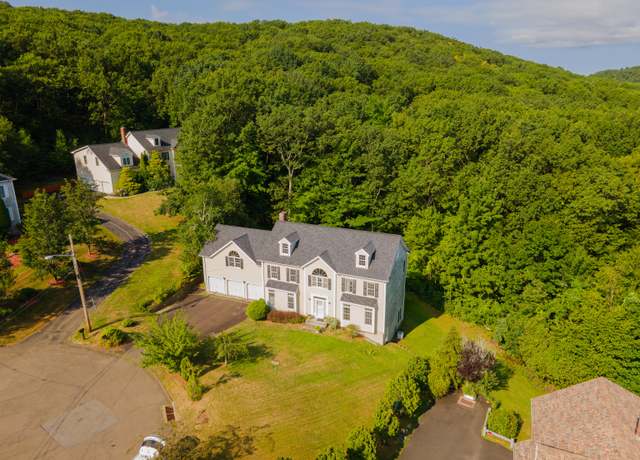 Property at 52 Quarry Ln, Hamden, CT 06518, 5 beds, 2.5 baths